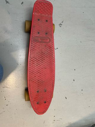 Monopatín rojo Oxelo