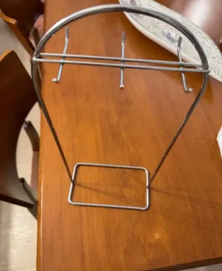 Supporto metallico per collane