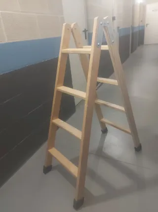 Escalera de madera Villar pintor