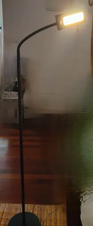 Lámpara de pie LED negra