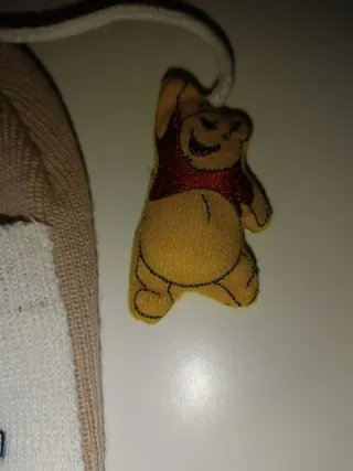 GORRO DE LANA CON PELUCHE WINNIE THE POOH DISNEY