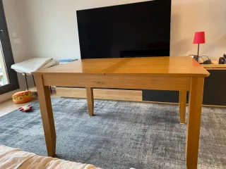 Mesa de comedor de madera