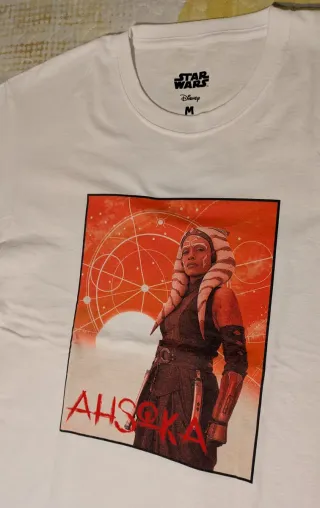Lote de camiseta y libreta de Ahsoka (Star Wars)