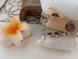 Reloj Pulsera Beige y Dorado con Cristales