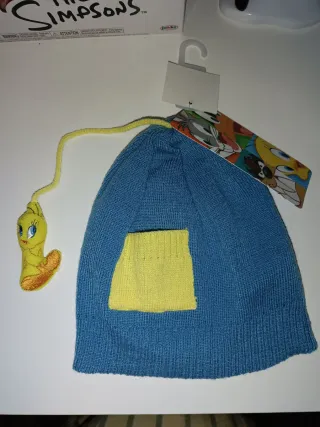 GORRO DE LANA CON PELUCHE PIOLÍN CON ETIQUETA