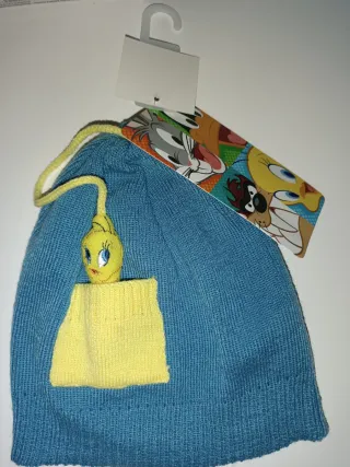 GORRO DE LANA CON PELUCHE PIOLÍN CON ETIQUETA