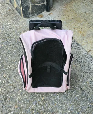 Práctico transportín que se puede usar como mochil