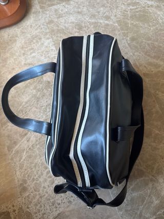 Bolsa de gimnasio negra y blanca
