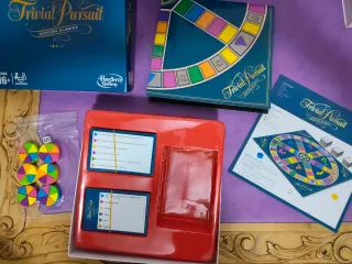 Lote 2 juegos: Trivial Pursuit Ed.Clásica + Cluedo