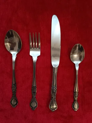 Cubertería Monix 18/10 años 70 de 109 piezas