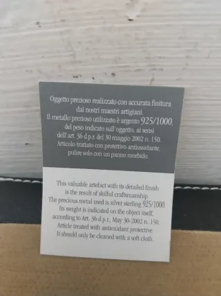 Attrezzo multifunzione con torcia