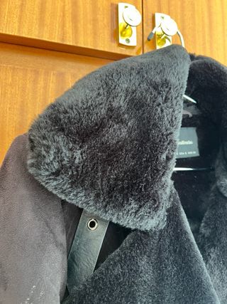 Abrigo Negro Stradivarius Talla S