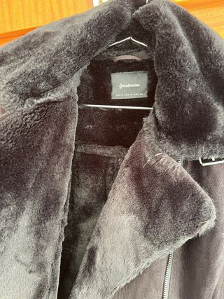 Abrigo Negro Stradivarius Talla S