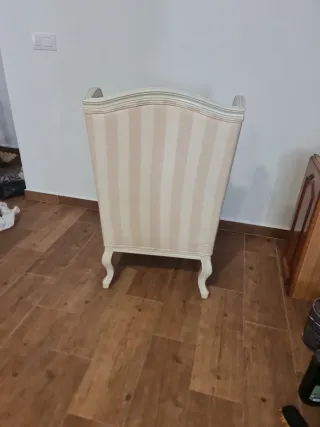 Sillón clásico tapizado tela y madera