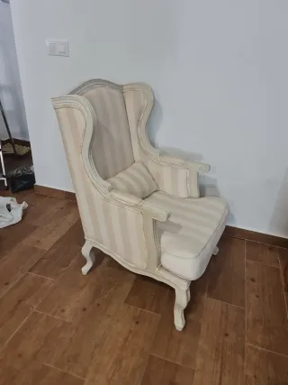Sillón clásico tapizado tela y madera