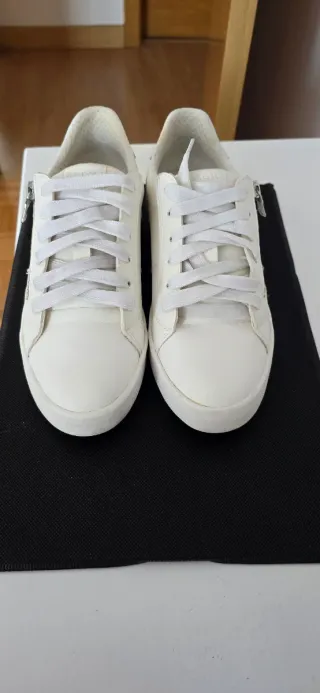 Zapatillas Geox Blancas y Plateadas