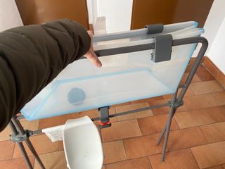 Bañera Stokke plegable con patas y lengüeta