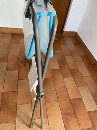 Bañera Stokke plegable con patas y lengüeta