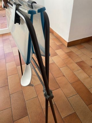 Bañera Stokke plegable con patas y lengüeta