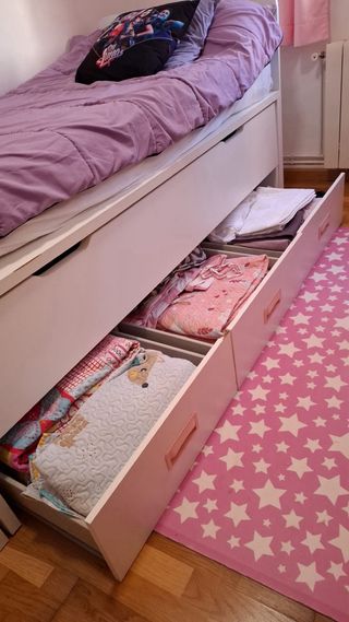 Cama alta con cajones y cama inferior y cajonera