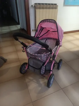 Carrito de muñecas rosa y gris