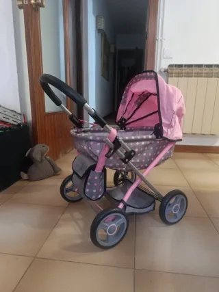 Carrito de muñecas rosa y gris