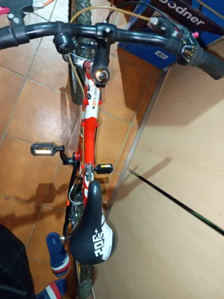 Bicicleta infantil Btwin roja