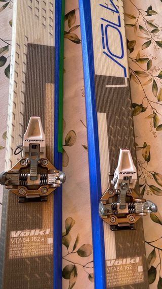 Esquís Völkl VTA 84 162cm + Pieles