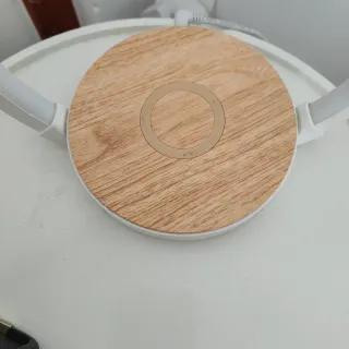 Lámpara de mesa con cargador inalámbrico