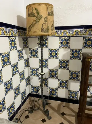 Lámpara de pie antigua