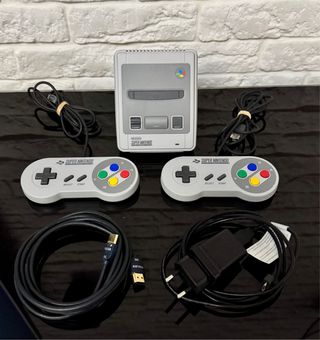 Nintendo Mini SNES Console + 2 Controller