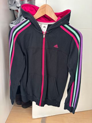 Chaqueta Adidas negra con rayas rosas