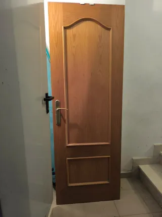 3 puertas de interior macizas roble con manillas.