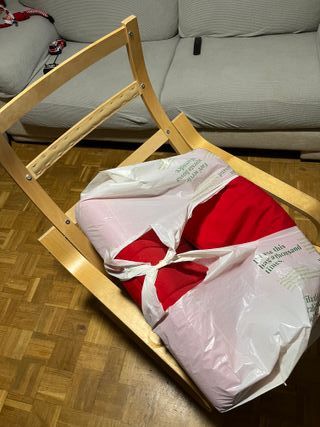 Poltrona a dondolo Ikea in legno e tessuto