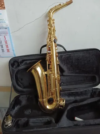 Saxofón Yamaha YAS-275