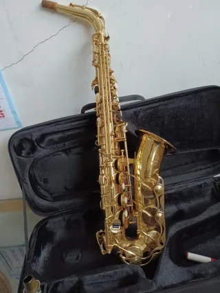 Saxofón Yamaha YAS-275