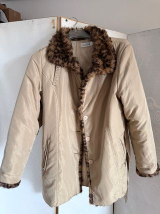 Abrigo SILMAR beige con detalles de pelo