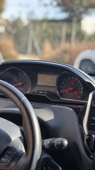 Peugeot 208 1.2 eVTI ACTIVE – Automático (2014) C