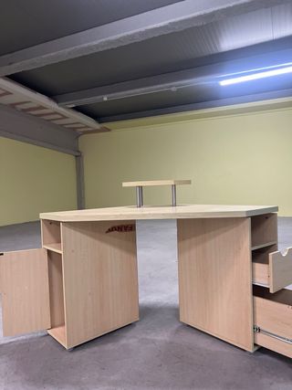 Mesa de escritorio de madera