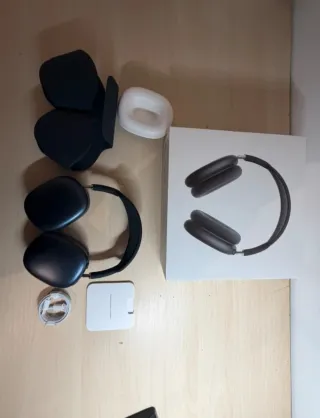 AirPods Max usati in ottime condizioni con accessori originali