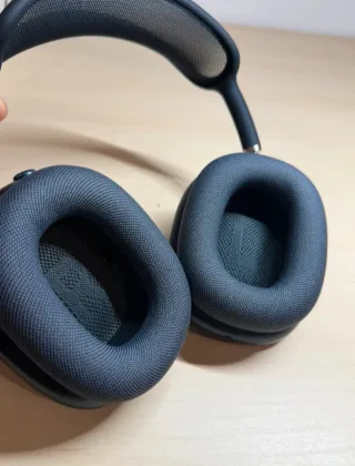 AirPods Max usati in ottime condizioni con accessori originali