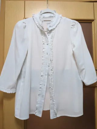 Blusa blanca con volantes talla L