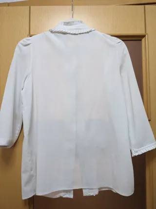 Blusa blanca con volantes talla L