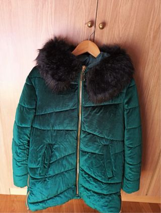 Cazadora verde de terciopelo con capucha