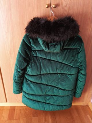 Cazadora verde de terciopelo con capucha