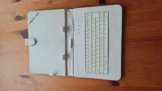 Funda con teclado para tablet 9-10