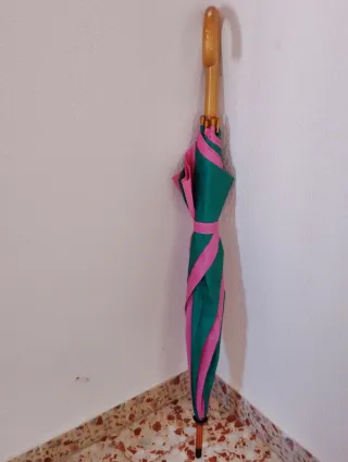 Paraguas rosa y verde