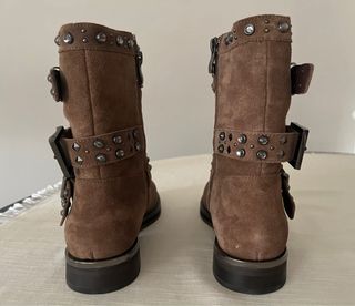 Botin Alma en Pena ante tachuelas