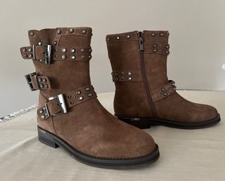 Botin Alma en Pena ante tachuelas