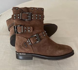 Botin Alma en Pena ante tachuelas